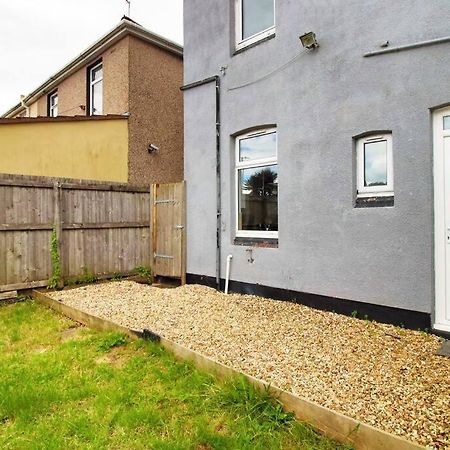 Holiday House For 7 Guests, Free Wi-Fi & Self Check-In Explore Newport Villa ภายนอก รูปภาพ