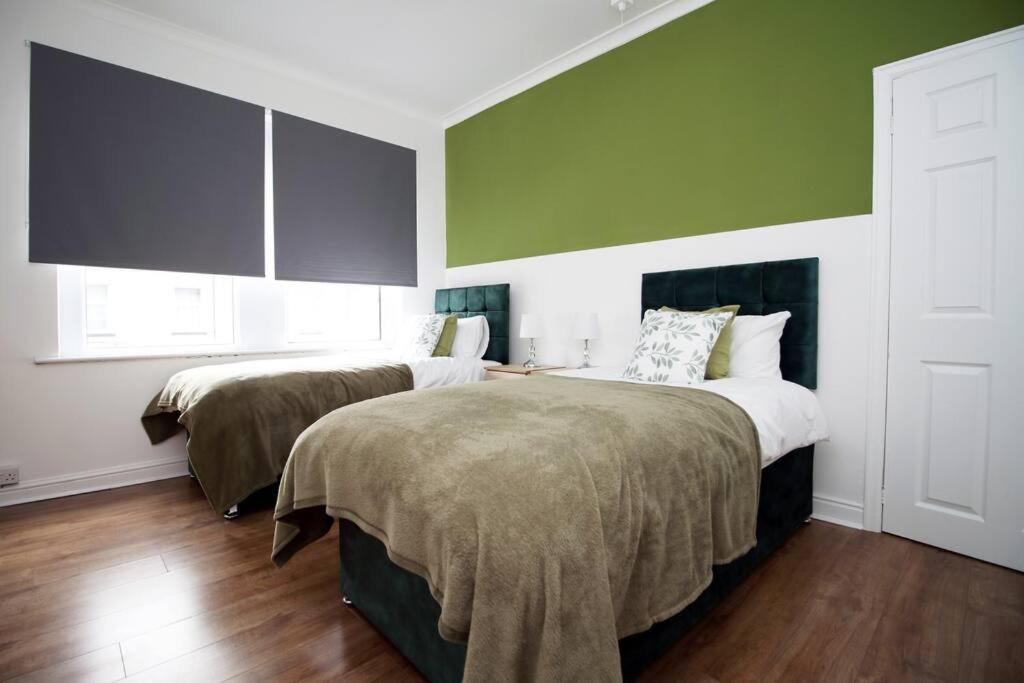 Holiday House For 7 Guests, Free Wi-Fi & Self Check-In Explore Newport Villa ภายนอก รูปภาพ
